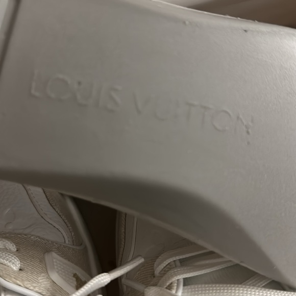 Louis Vuitton Trainer Sneaker size LV 8 (US 9 Perfectly) - Picture 9 of 10